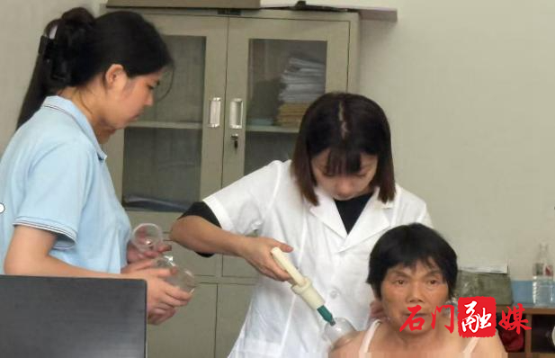 新铺镇:校院联动送健康 中医药服务进乡村1.jpg 新铺镇:校院联动送健康 中医药服务进乡村1.jpg