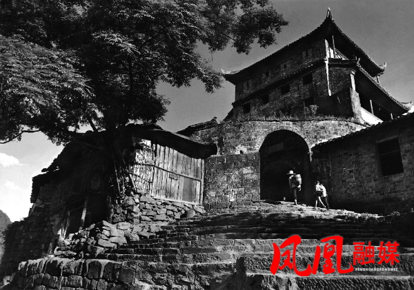 80年代北门城楼-卓雅.jpg