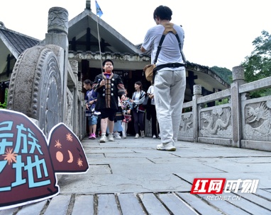 黄龙洞景区上演剧本杀研学活动