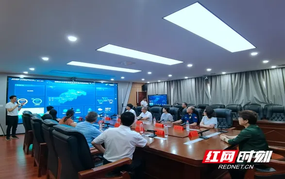 周迎春在邵阳市区开展安全生产“三法一条例两办法”执法检查
