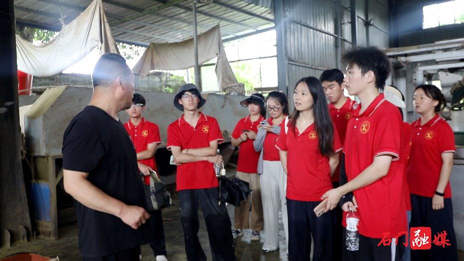 青春深耕乡土间 脚步丈量振兴路1.png 青春深耕乡土间 脚步丈量振兴路1.png