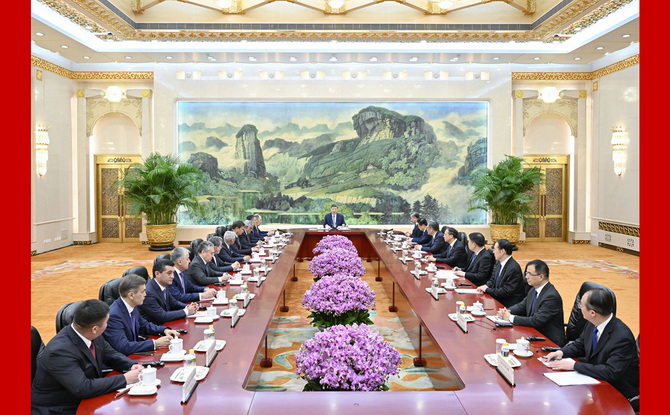 习近平集体会见上海合作组织成员国外长理事会会议外方代表团团长