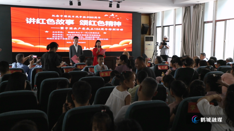 鹤城区图书馆成为市民暑期充电热选.mp4_000050.033.png