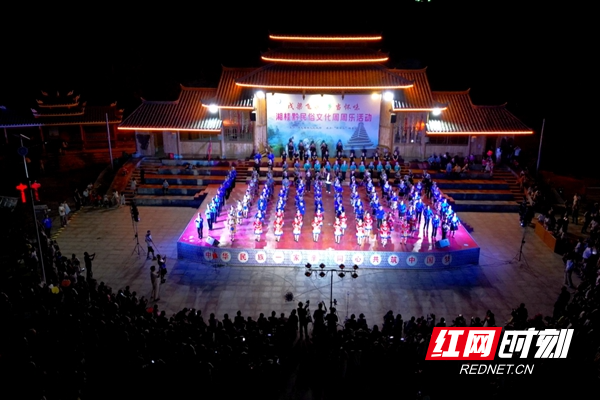 活动频频乐未央 周周精彩在戊梁 “戊梁飞歌·‘乡’当怀味” 2025年湘桂黔民俗文化“周周乐”活动启幕 (15).jpg