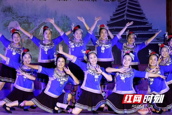 活动频频乐未央 周周精彩在戊梁 “戊梁飞歌·‘乡’当怀味” 2025年湘桂黔民俗文化“周周乐”活动启幕 (14).jpg