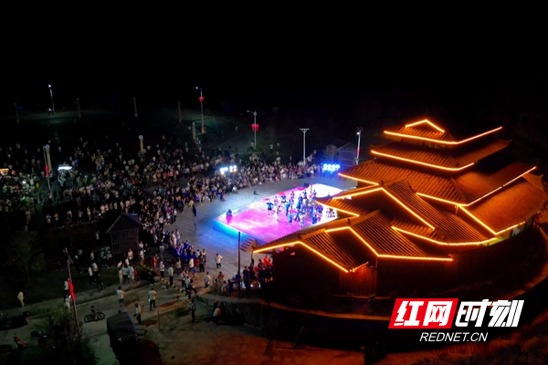 活动频频乐未央 周周精彩在戊梁 “戊梁飞歌·‘乡’当怀味” 2025年湘桂黔民俗文化“周周乐”活动启幕 (7).jpg