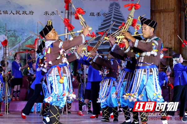 活动频频乐未央 周周精彩在戊梁 “戊梁飞歌·‘乡’当怀味” 2025年湘桂黔民俗文化“周周乐”活动启幕 (10).jpg