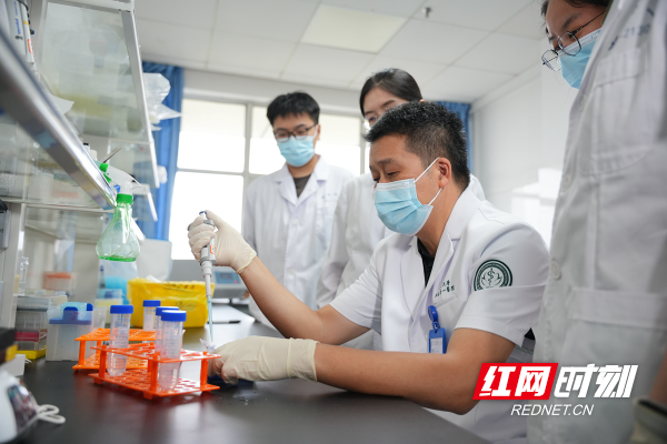 肖新华.jpg