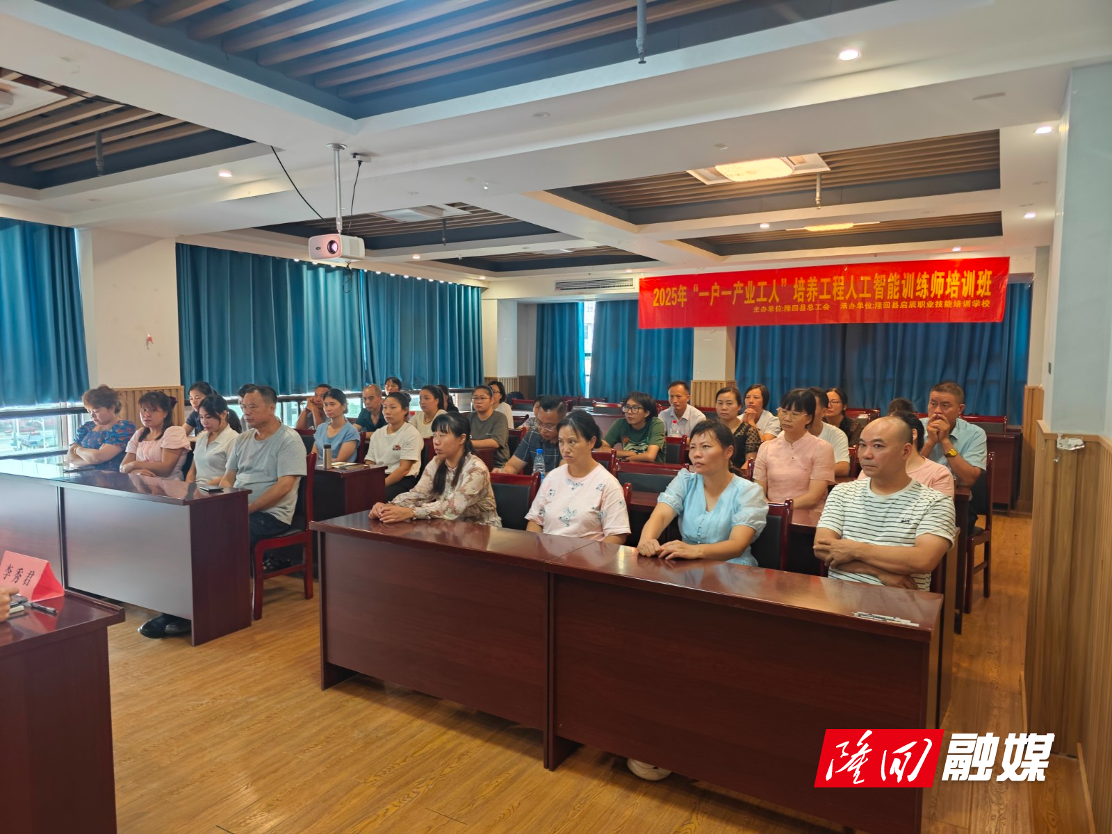 人工三.jpg