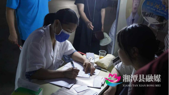 莲乡夏夜“药”飘香!群众热情点亮中医药夜市158.png