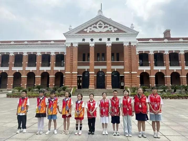 从雷锋家乡到江城武汉：“雷小锋”研学团开启追“锋”之旅