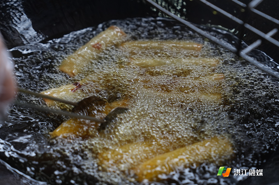 三十年春卷老店 藏着“老黔阳”的味觉记忆2.jpg