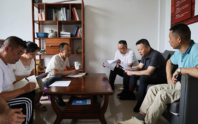 魏中发赴联点村走访调研乡村振兴工作