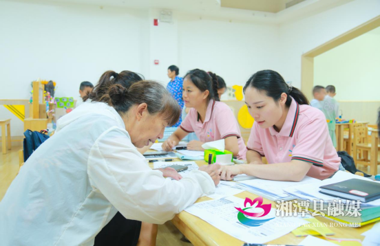 萌娃归来！天易水竹幼儿园秋季开学秩序井然 错峰入园护安全159.png