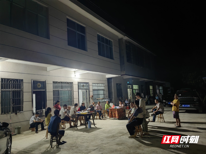 益民村邓家组日访夜谈会.jpg