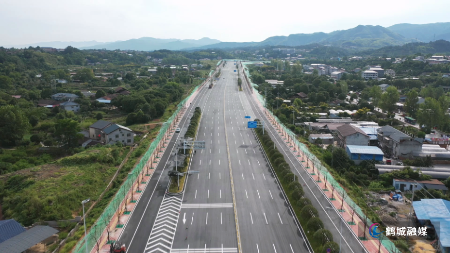 鹤城区：S322线杨村路口至高速连接线改造项目完工通车.mp4_000020.383.png