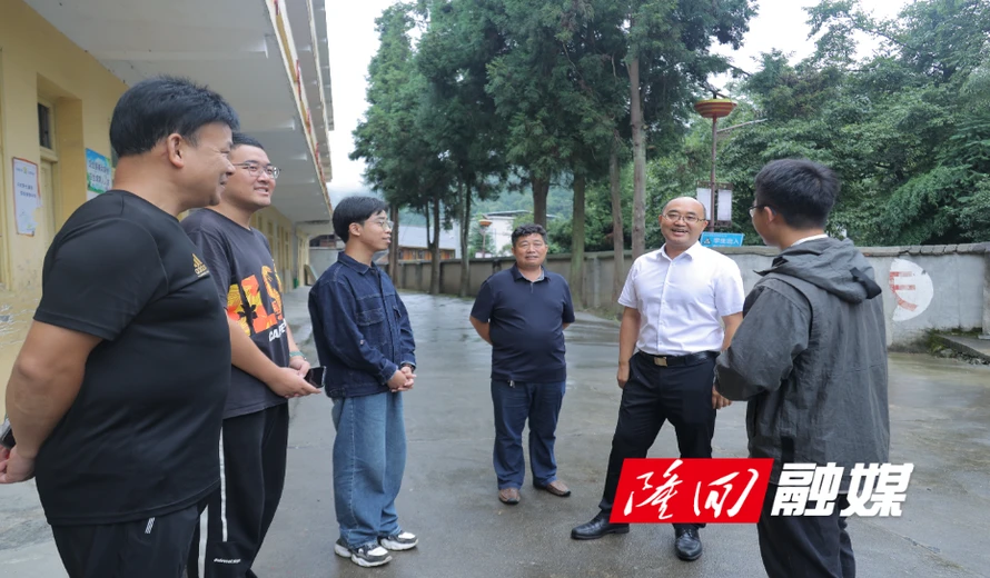 尚生龙到隆回县调研教育工作并看望慰问教师代表
