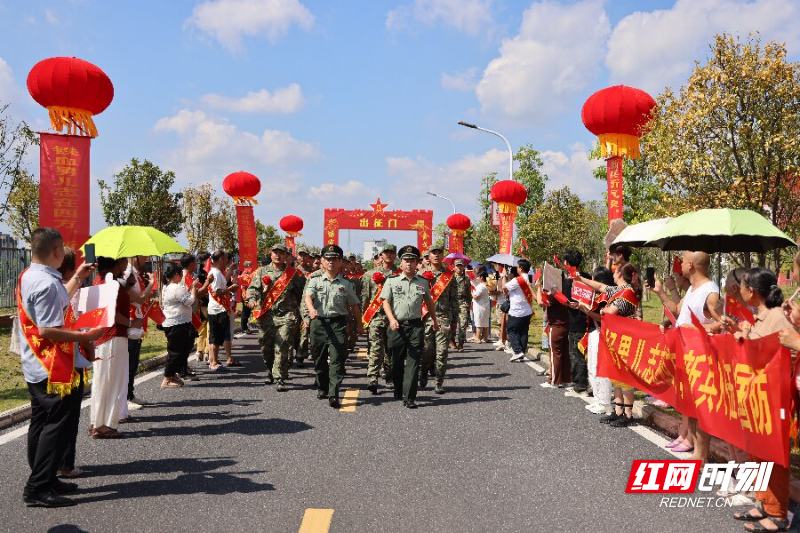 阔步“出征门”_proc.jpg 阔步“出征门”_proc.jpg