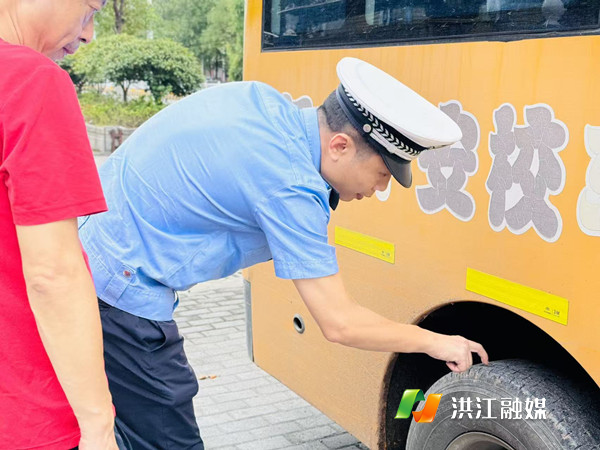 交通管理中心：开展校车安全集中检查筑牢学生出行“安全防线”2.jpg