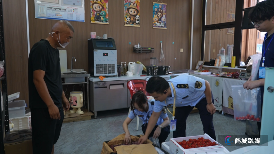 市场监管部门开展食品安全专项活动  护航旅发大会食品安全（半成品）.mp4_000001.398.png