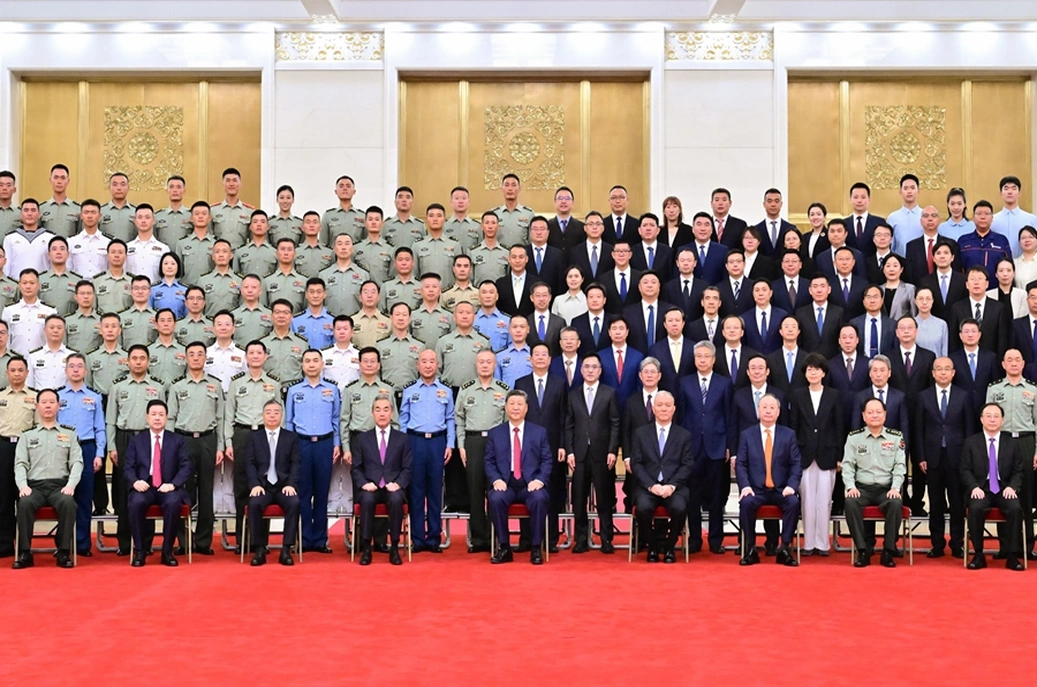 中国人民抗日战争暨世界反法西斯战争胜利80周年纪念活动总结会议在京举行  习近平亲切接见纪念活动筹办工作各方面代表