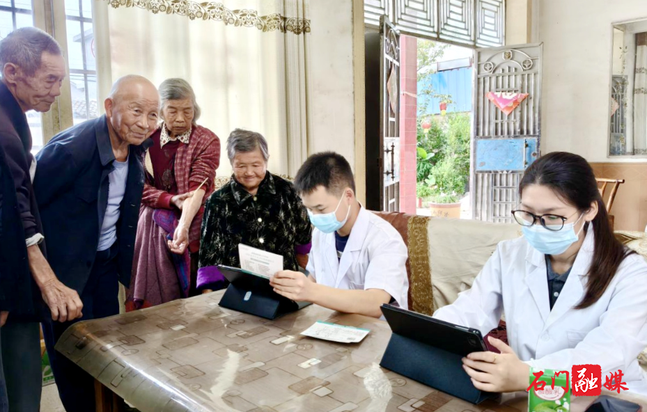 易家渡镇叶家坪村:免费体检进乡村,贴心服务暖人心1.jpg 易家渡镇叶家坪村:免费体检进乡村,贴心服务暖人心1.jpg