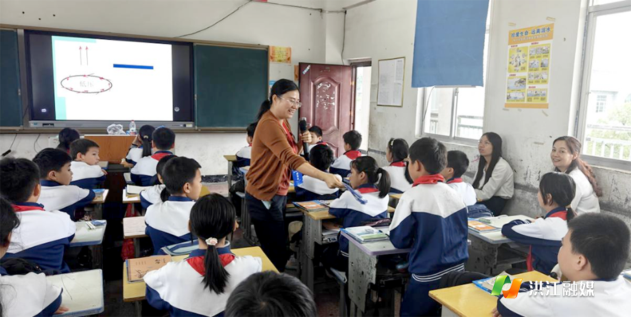 黔城镇中心小学1.png