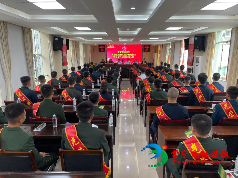热烈欢迎190余名子弟兵光荣返乡 新战场 续荣光.jpg