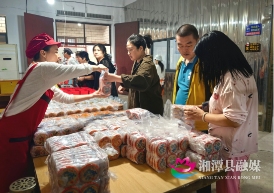 10.05非遗匠心点亮中秋经济 莲乡老手艺飘香万里1145.png
