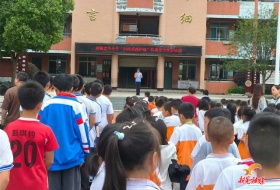 晃州镇兴隆完全小学开展铁路安全宣讲活动
