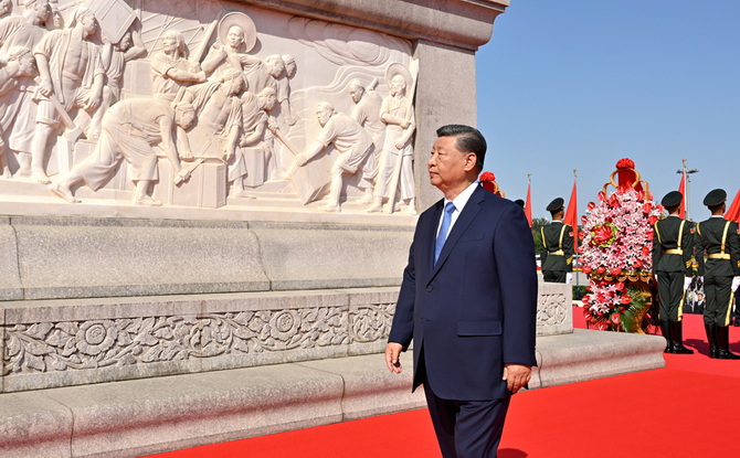 烈士纪念日向人民英雄敬献花篮仪式在京隆重举行 习近平等党和国家领导人出席