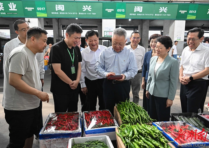 沈曉明檢查節假日期間城市運行安全及市場保供情況