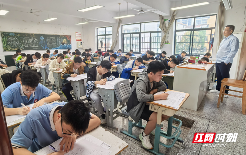 数学赛场 (2).jpg
