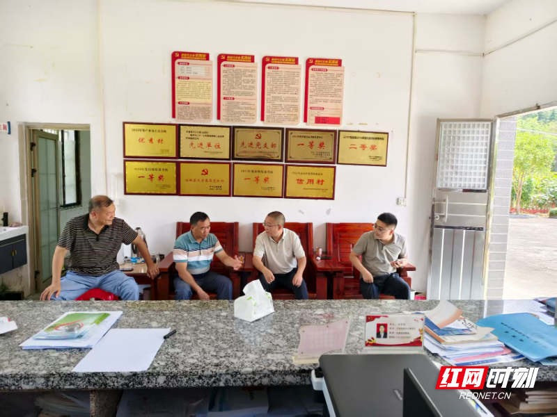 到三江口镇兰洞村农村公路建设现场督导2..jpg