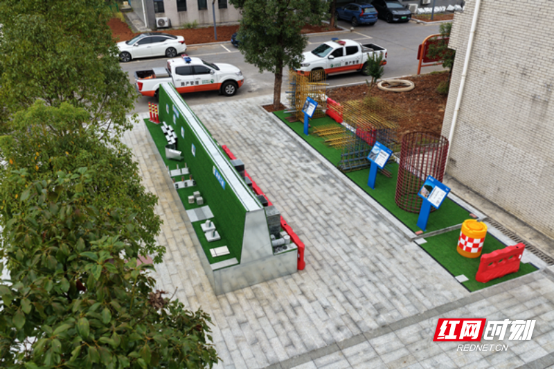 “公路科普基地”室外展示区_副本.jpg