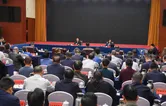 许忠建主持市委理论学习中心组集体学习
