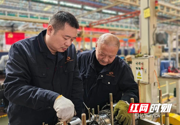 传动装配单元合力突击抢工.jpg 传动装配单元合力突击抢工.jpg