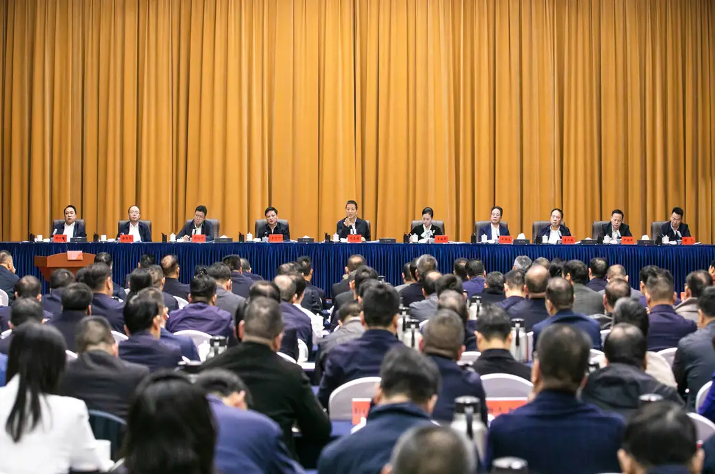 市委、市政府召开2025年三季度经济形势分析暨“项目建设年”活动讲评、承办第五届湖南旅游发展大会总结会议