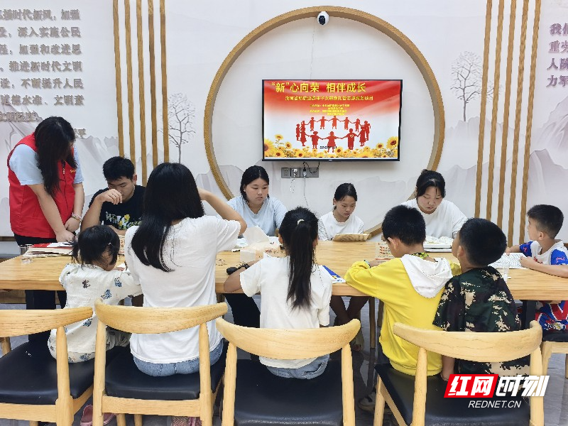 桂阳县2025年“‘新’心向荣,相伴成长”暑期托管志愿服务活动(1)_副本.jpg 桂阳县2025年“‘新’心向荣,相伴成长”暑期托管志愿服务活动(1)_副本.jpg