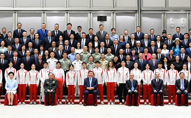 习近平接见全国群众体育先进单位、先进个人代表和全国体育系统先进集体、先进个人代表