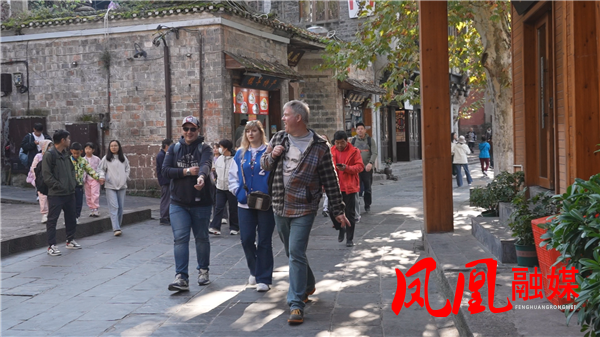 Still1116_00009.png Still1116_00009.png