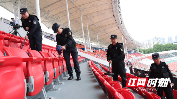 （益阳）看台安检“硬核”护航.jpg