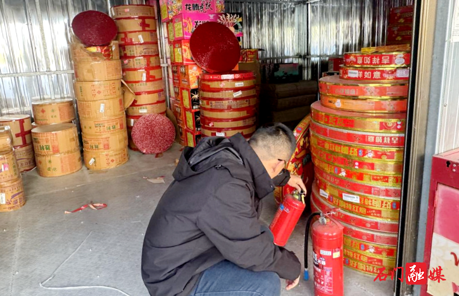 雁池乡：利剑出鞘 筑牢烟花爆竹安全防线1.jpg
