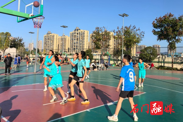 哨响,登场!石门县30支队伍600余名学子共绘冬日“篮”图2.jpg 哨响,登场!石门县30支队伍600余名学子共绘冬日“篮”图2.jpg