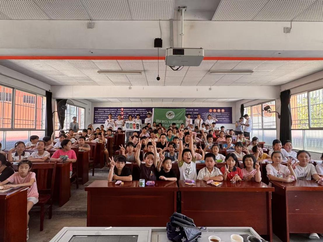 绿色卫士下三湘：校园小课堂撬动乡村大环保 长理绿色卫士让生态理念扎根田间