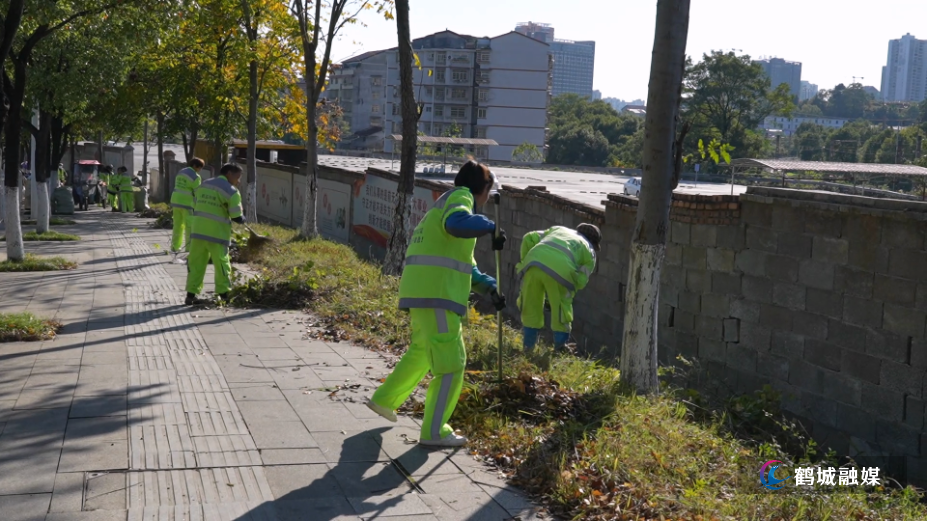 鹤玉公司：全员上阵 美化城市环境  焕新城市颜值.mp4_000019.017.png