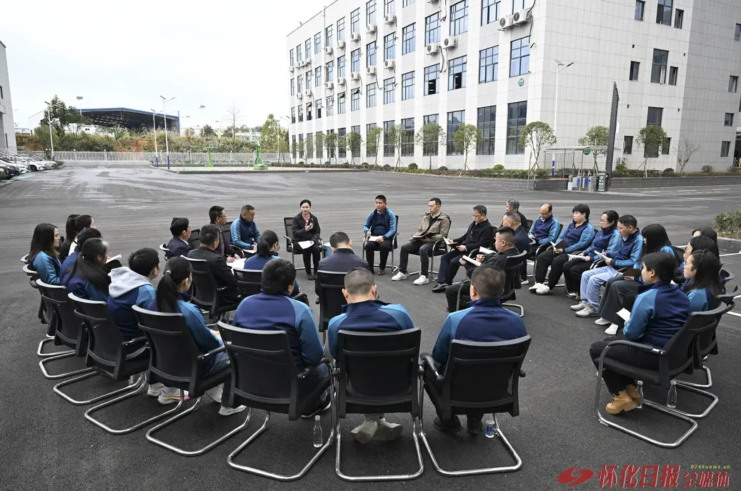 韦朝晖在辰溪宣讲党的二十届四中全会精神并调研