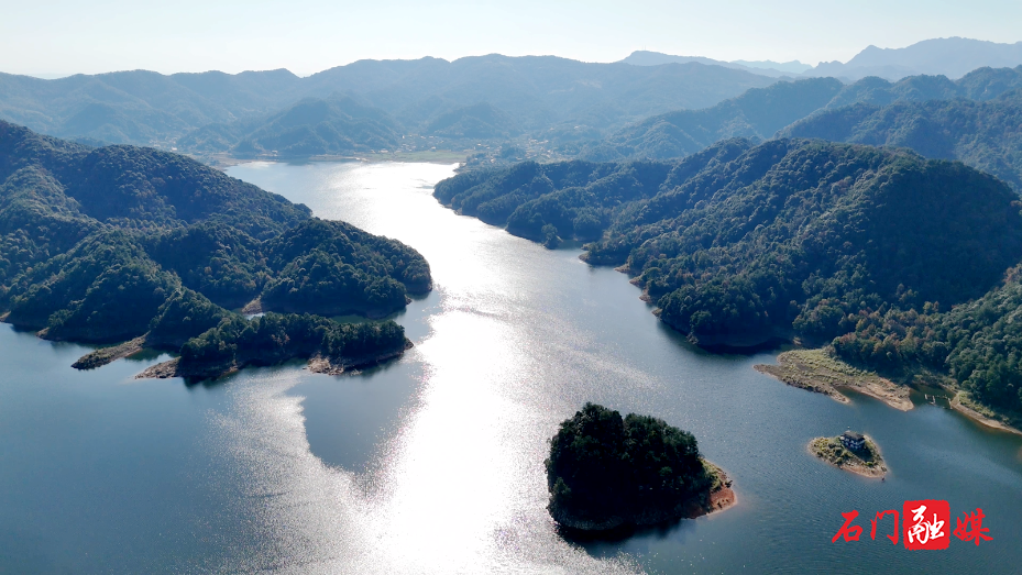 蒙泉湖:晴冬暖阳映碧波 湖光山色入画来2.png 蒙泉湖:晴冬暖阳映碧波 湖光山色入画来2.png