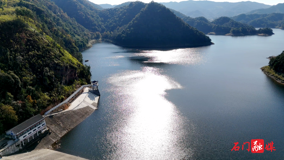 蒙泉湖:晴冬暖阳映碧波 湖光山色入画来5.png 蒙泉湖:晴冬暖阳映碧波 湖光山色入画来5.png