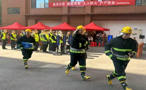 以练筑防 护航平安——宁乡城发集团开展2025年度环卫公寓消防应急演练